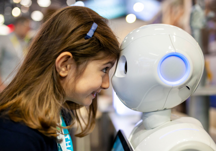 A little girl meets a robot in VivaTech